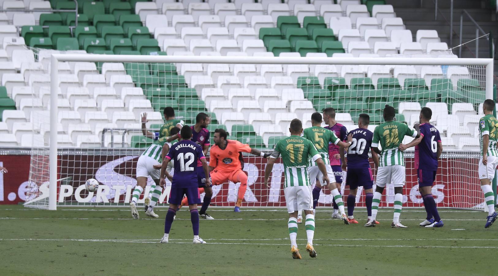 El partido Betis-Valladolid, en imágenes