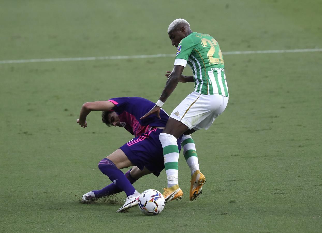 El partido Betis-Valladolid, en imágenes