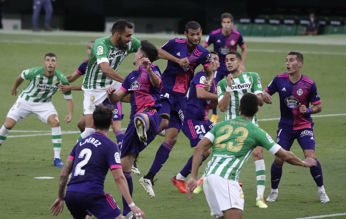 El partido Betis-Valladolid, en imágenes