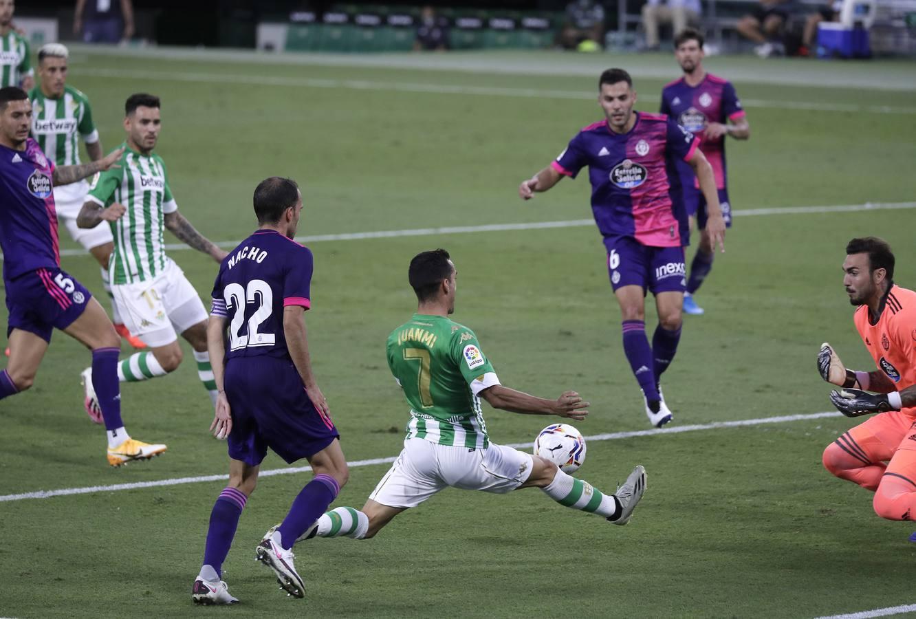 El partido Betis-Valladolid, en imágenes