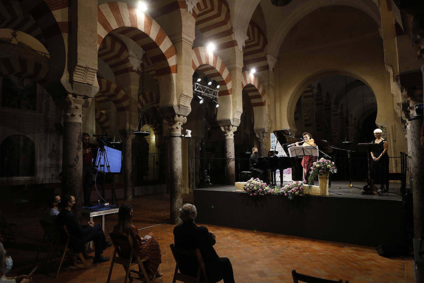 El concierto de Pasión Vega en la Mezquita-Catedral de Córdoba, en imágenes