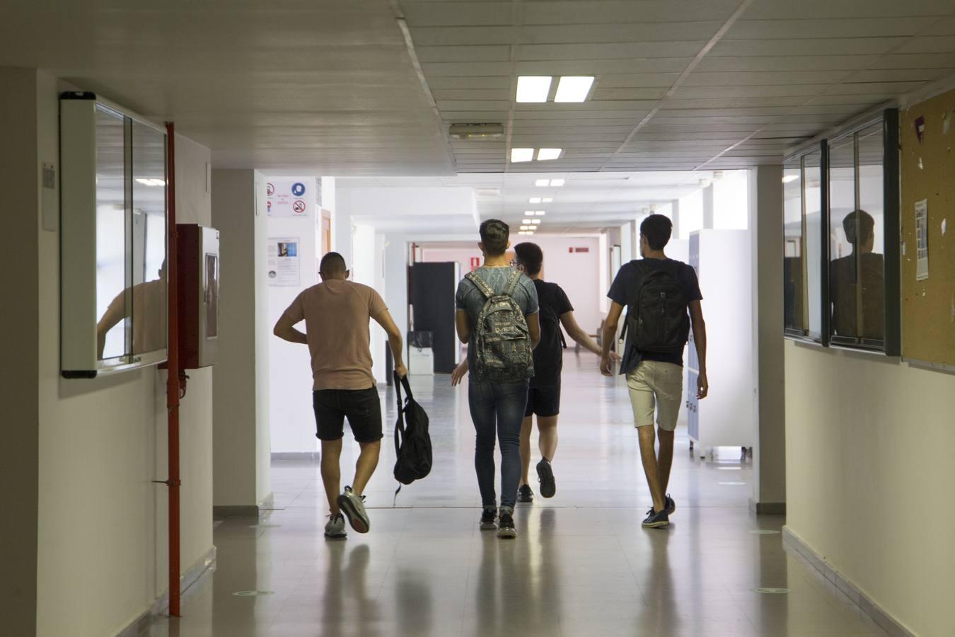 Un solitario primer día de curso en la Universidad Pablo de Olavide