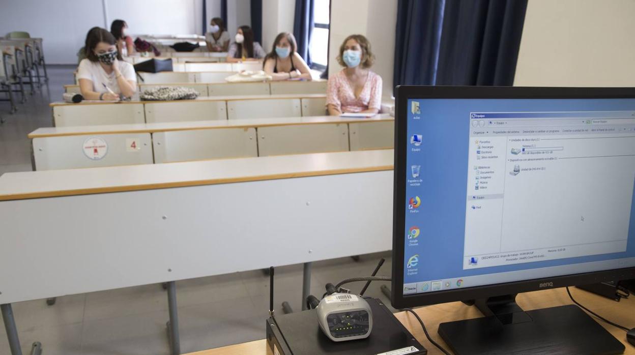 Un solitario primer día de curso en la Universidad Pablo de Olavide