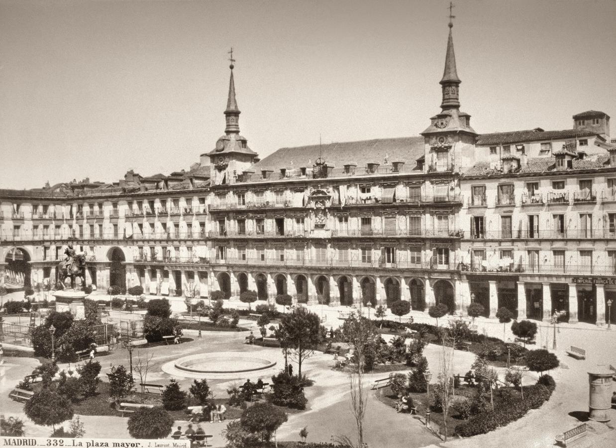 La plaza mayor, en 1867 vista por Jean Laurent.. 