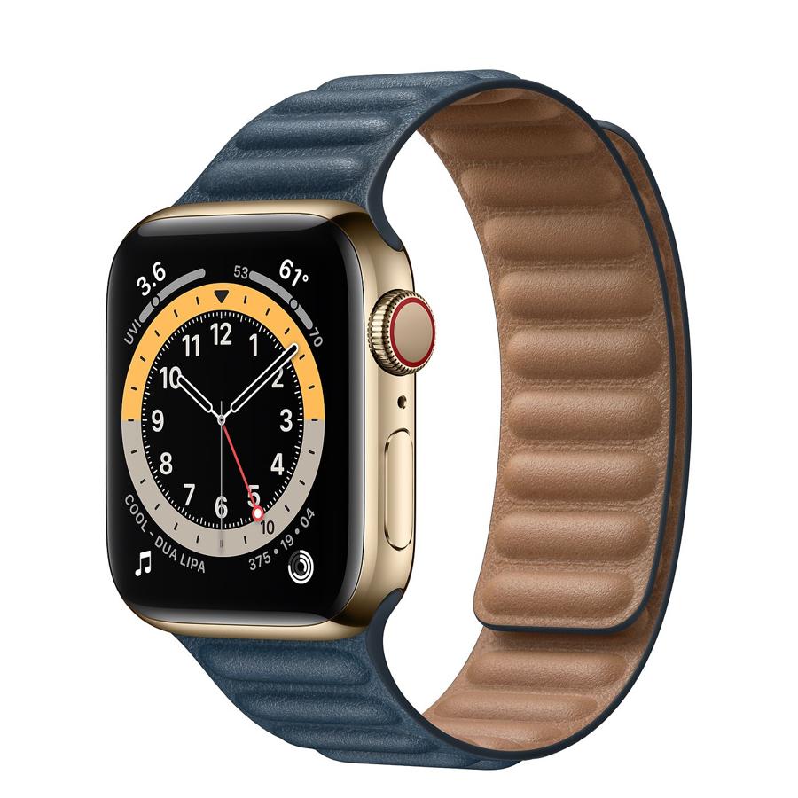 Apple Watch Series 6. Apple ha estrenado su nuevo reloj y es pura maravilla. Como novedad más relevante está su revolucionario sensor capaz de medir tu oxígeno en sangre, un dato muy importante en estos tiempos de pandemia que estamos viviendo. Además, gracias a la app ECG, el Apple Watch Series 6 es capaz de generar un electrocardiograma, dato que te permitirá estar más tranquilo en cuestión de salud. Incluye, también, la aplicación de sueño con la que podrás crear una rutina saludable y realizar un seguimiento de tus horas de descanso. Este modelo con caja de acero inoxidable en color oro y correa de eslabones de piel cuesta 779 euros.