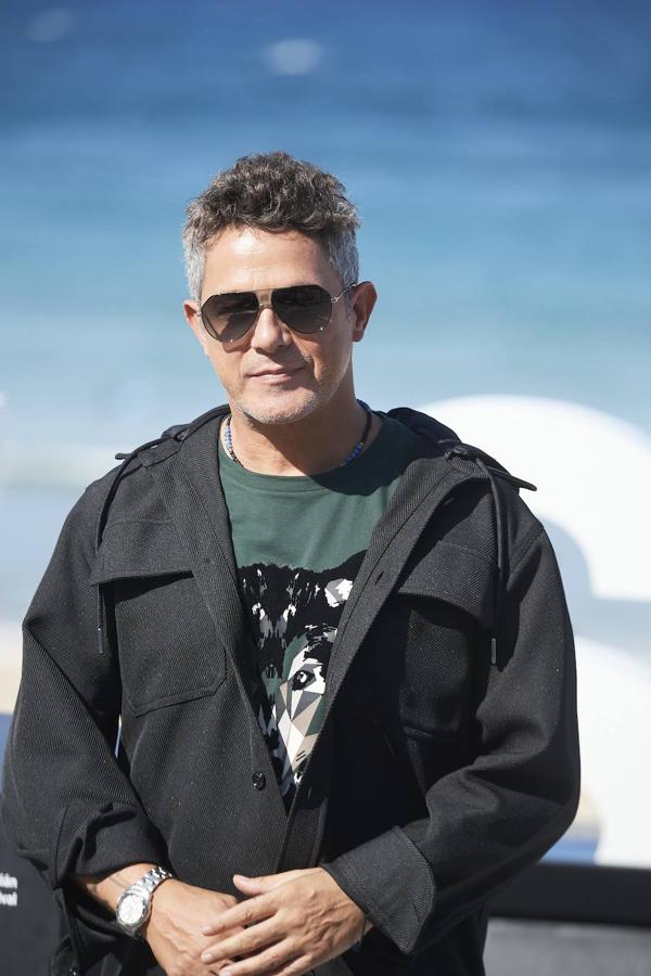 Alejandro Sanz presume de novia en el Festival de San Sebastián