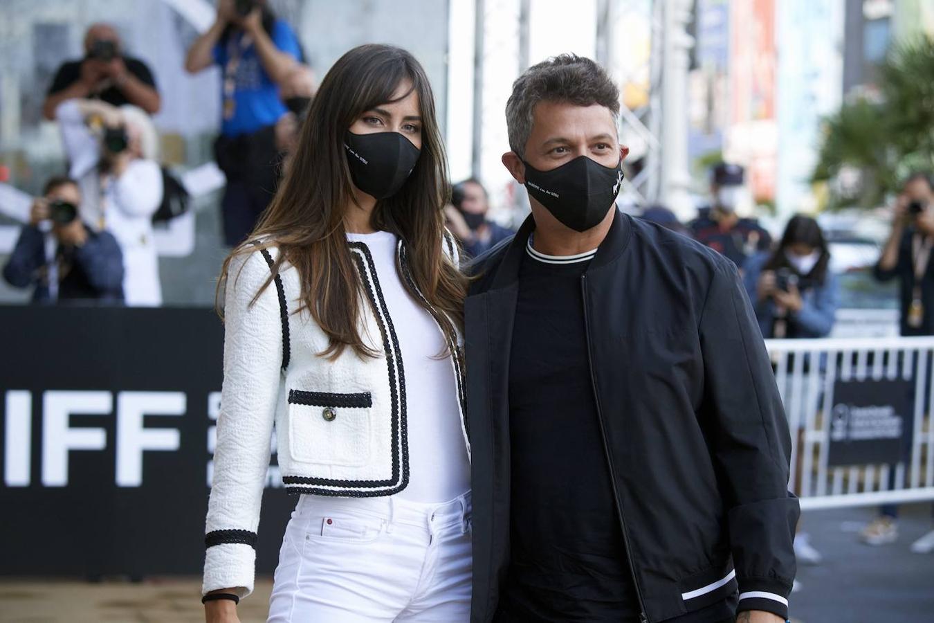 Alejandro Sanz presume de novia en el Festival de San Sebastián