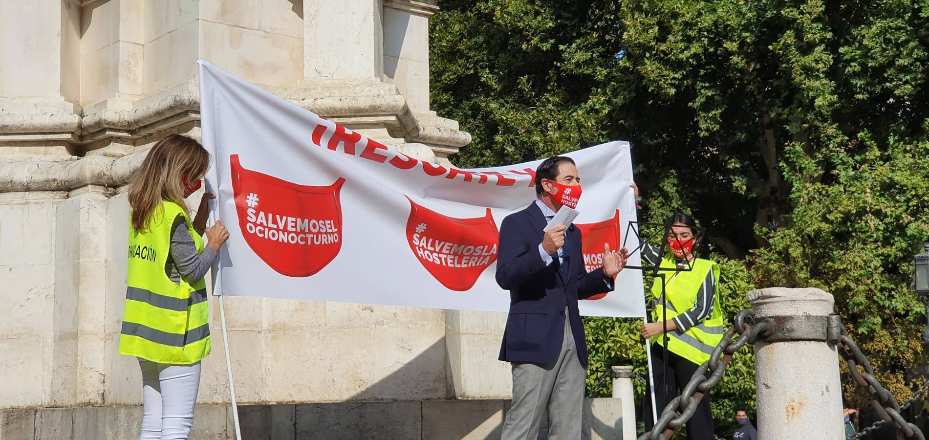 La protesta de los hosteleros de Sevilla, en imágenes