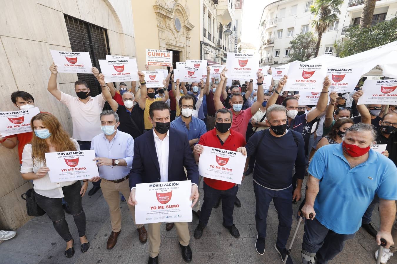 La protesta de los bares y el ocio nocturno en Córdoba, en imágenes