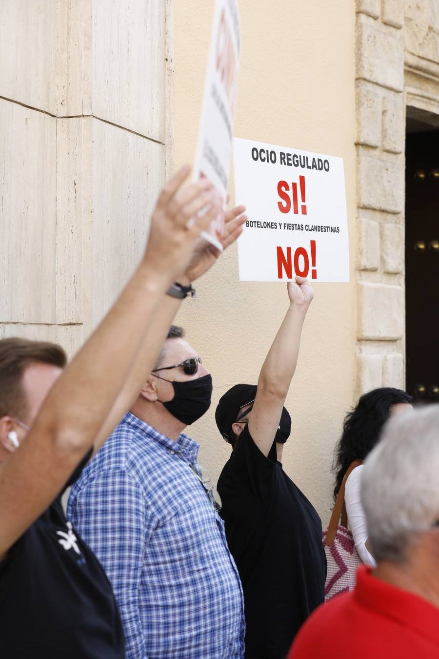 La protesta de los bares y el ocio nocturno en Córdoba, en imágenes