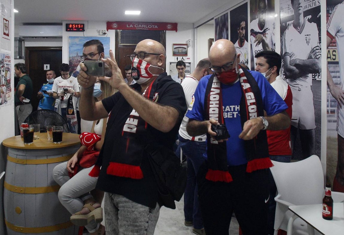 Así viven los aficionados sevillistas la final de la Supercopa de Europa