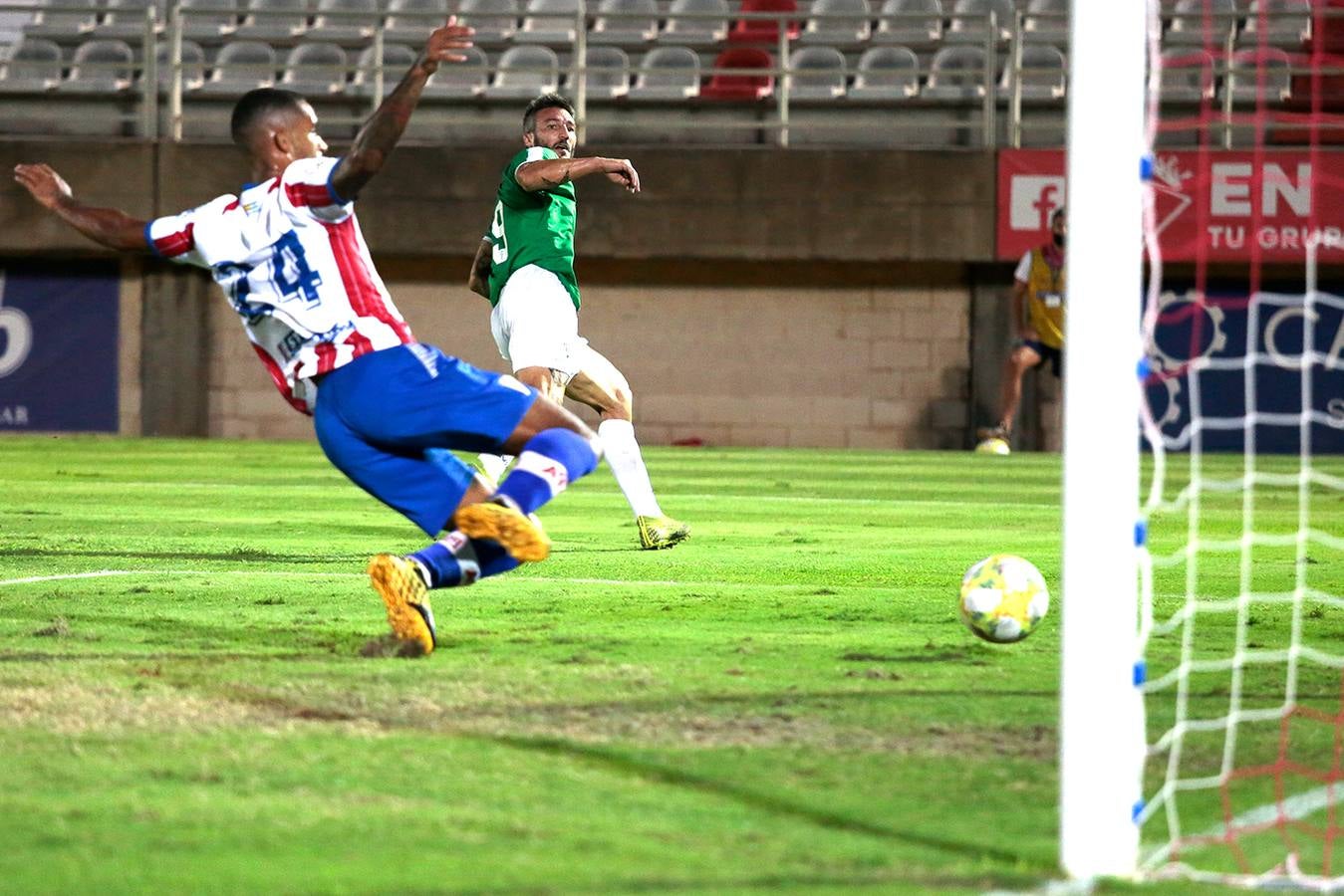 El Algeciras-Córdoba CF y la celebración de los goles, en imágenes