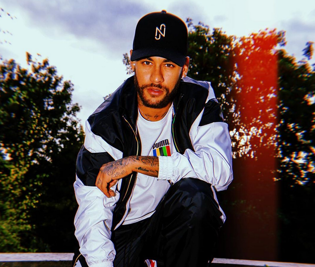 Neymar, PSG. El jugador del PSG es otro de los futbolistas cuyo amor por los vehículos de lujo es más que sabido por todos. De hecho, el mismo ha dicho en alguna entrevista que de pequeño soñaba con conducir los mejores coches del mercado, sueño que parece haberse cumplido.