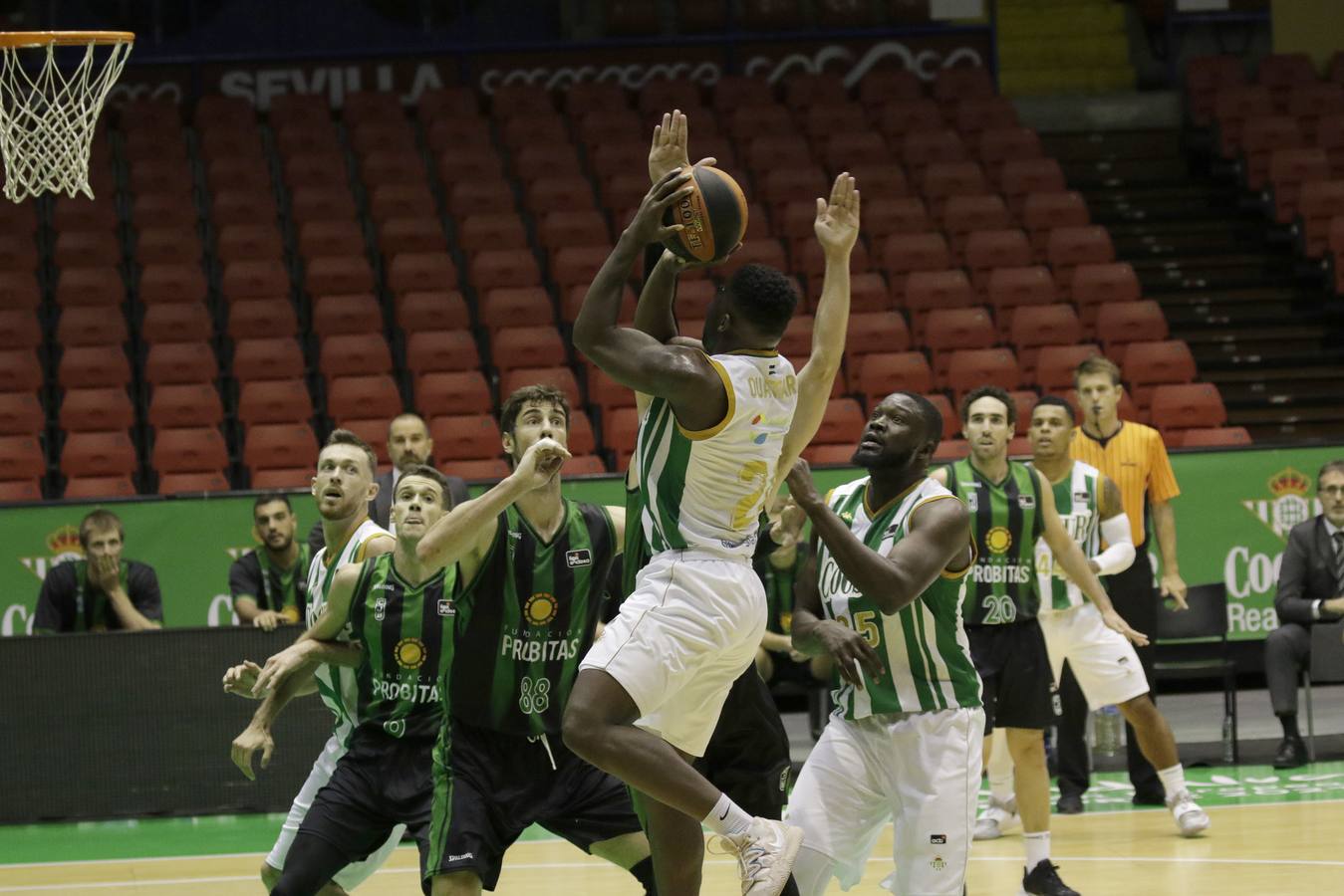 Coosur Real Betis-Joventut de Badalona, en imágenes