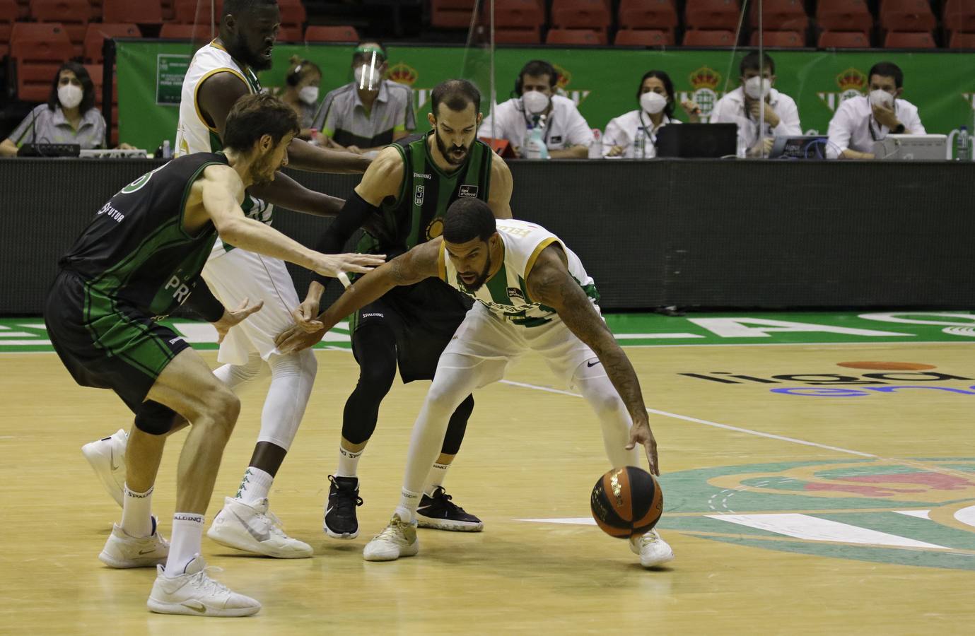 Coosur Real Betis-Joventut de Badalona, en imágenes