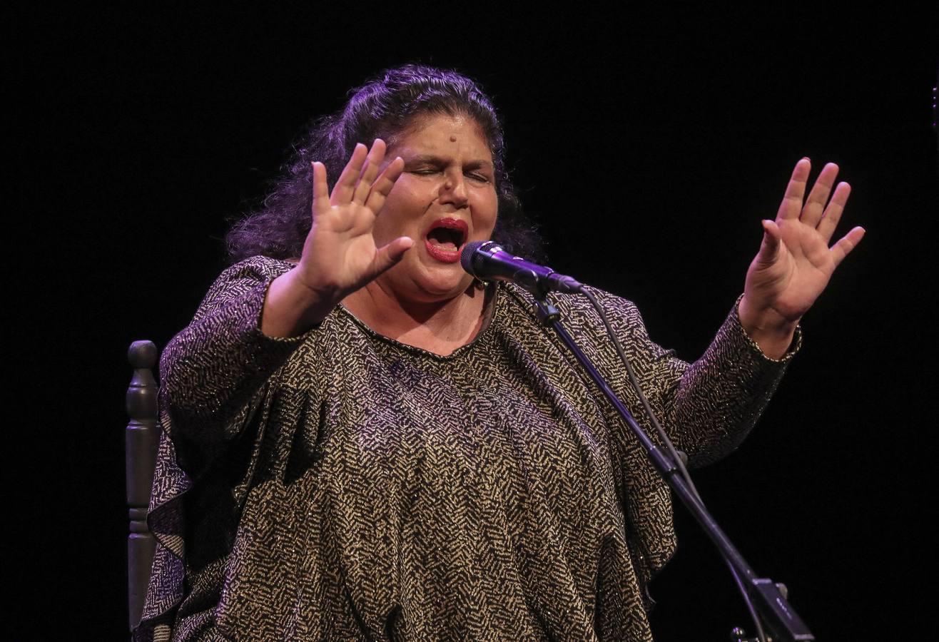 Inés Bacán canta a la «Memoria de una superviviente» en la Bienal de Flamenco