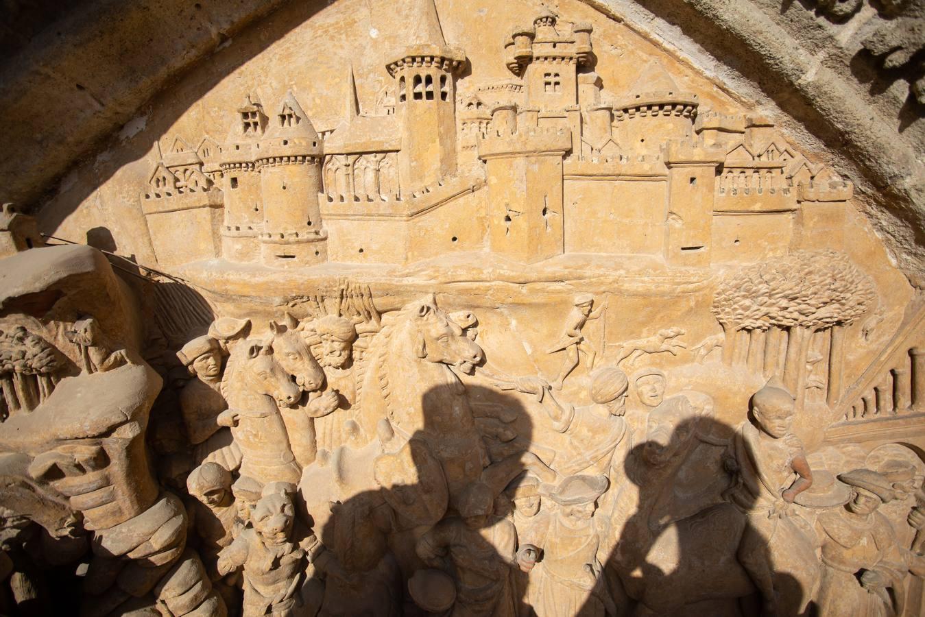 Así se cuidan las puertas de la Catedral de Sevilla