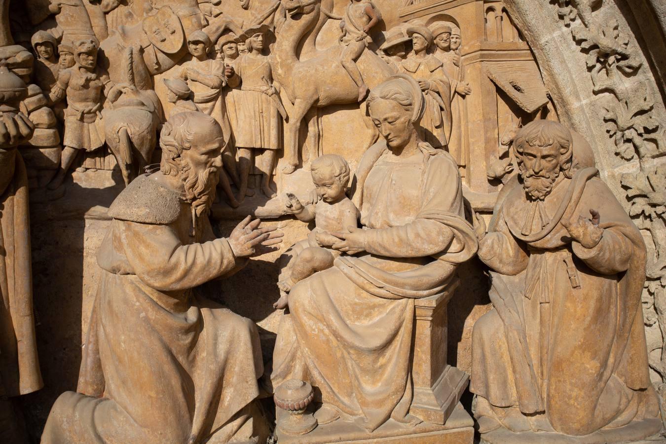 Así se cuidan las puertas de la Catedral de Sevilla