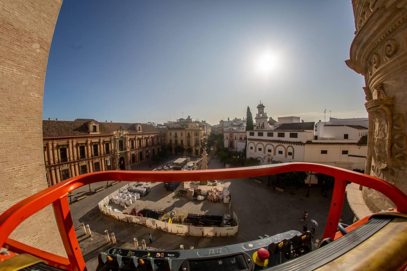 Así se cuidan las puertas de la Catedral de Sevilla