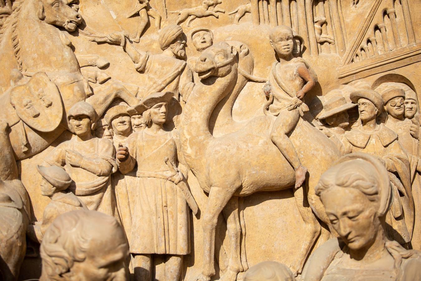 Así se cuidan las puertas de la Catedral de Sevilla