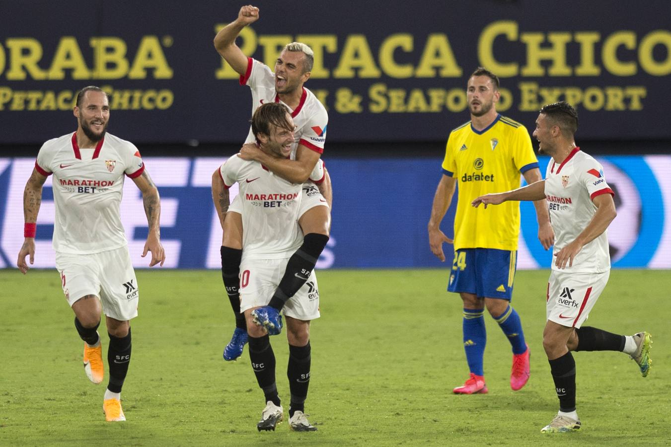 Las mejores imágenes del partido entre el Cádiz C.F. y el Sevilla F.C.