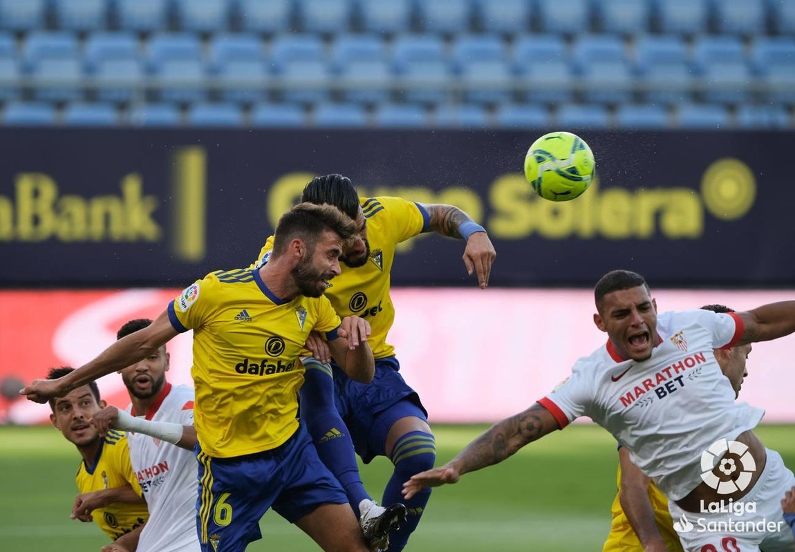 Las mejores imágenes del partido entre el Cádiz C.F. y el Sevilla F.C.