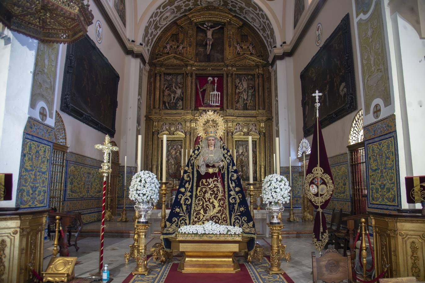 La Virgen del Dulce Nombre durante el día del rezo de su rosario