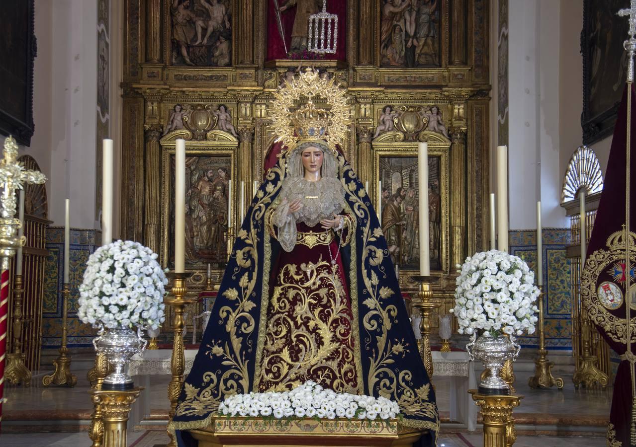 La Virgen del Dulce Nombre durante el día del rezo de su rosario