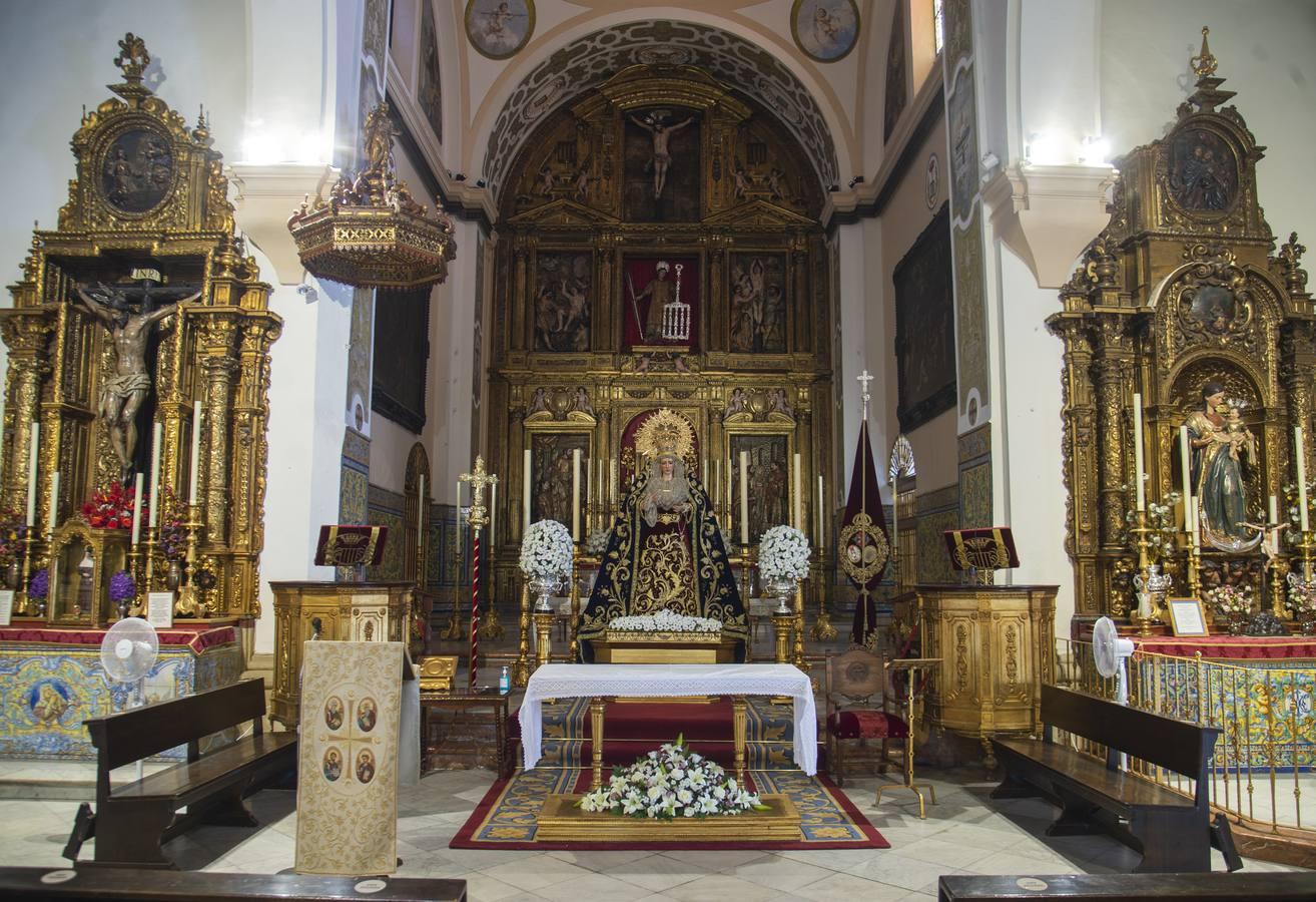 La Virgen del Dulce Nombre durante el día del rezo de su rosario