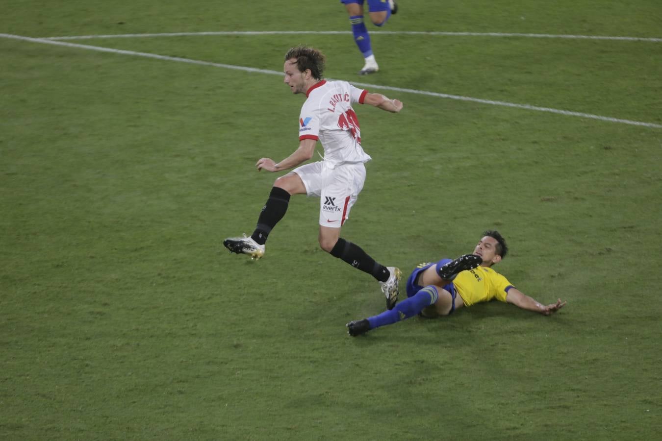 FOTOS: El partido Cádiz CF-Sevilla, en imágenes