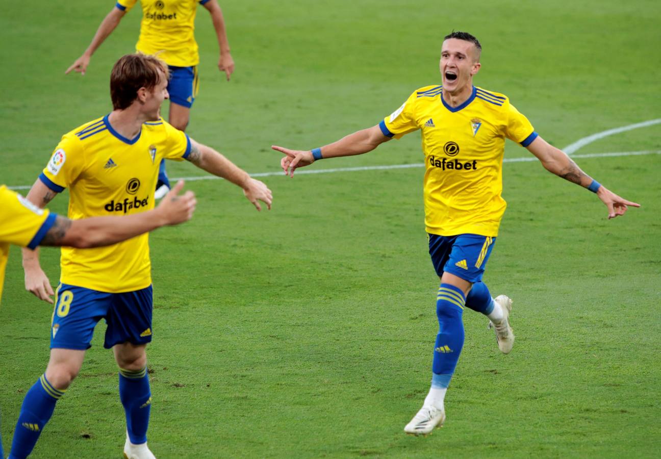 FOTOS: El partido Cádiz CF-Sevilla, en imágenes