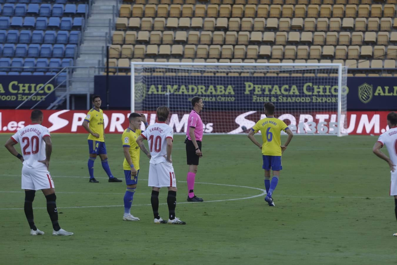 FOTOS: El partido Cádiz CF-Sevilla, en imágenes