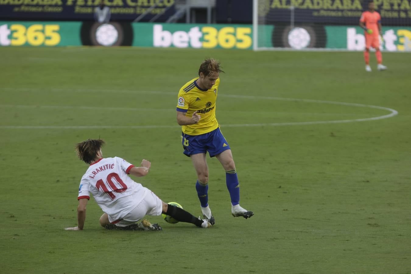 FOTOS: El partido Cádiz CF-Sevilla, en imágenes