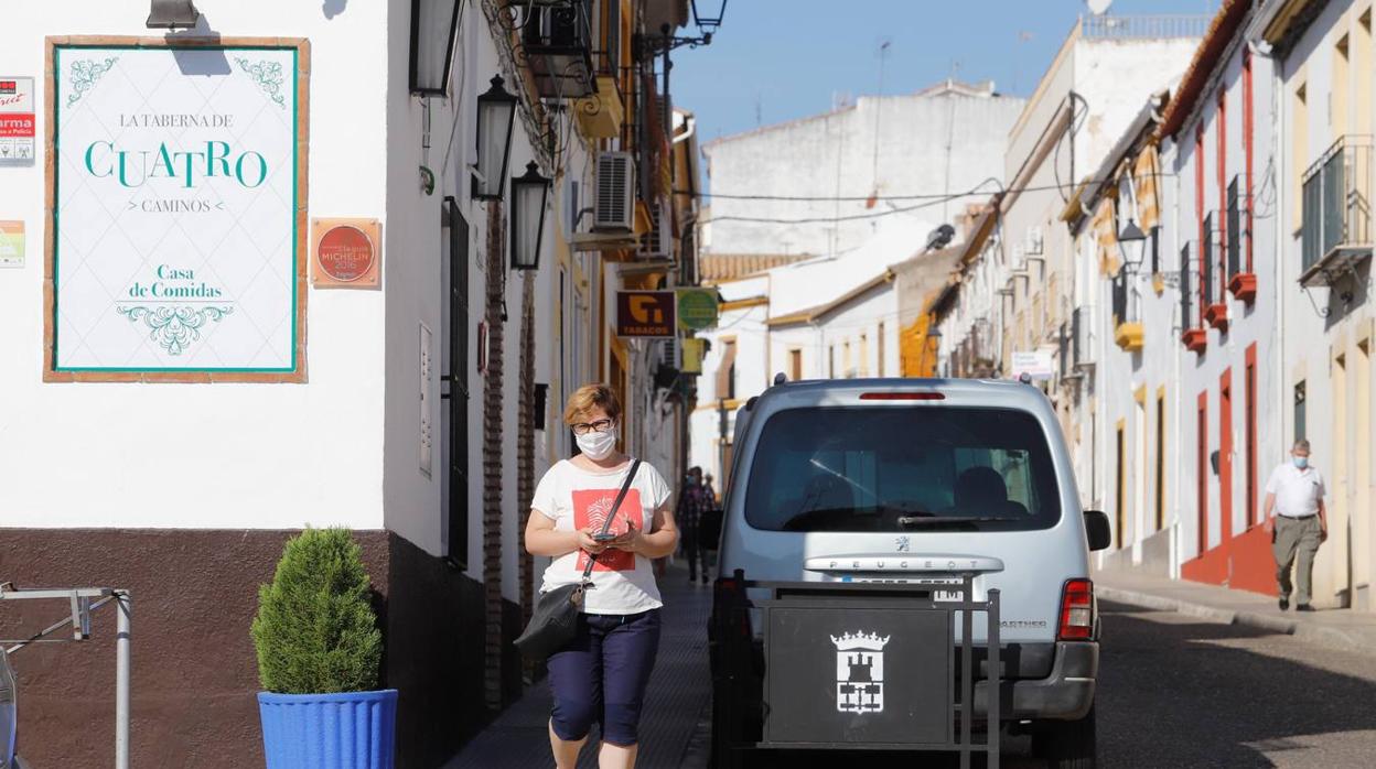 El día a día en Almodóvar del Río y su escalada de contagios, en imágenes