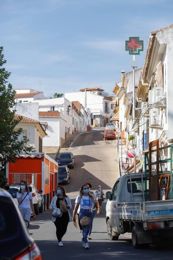 El día a día en Almodóvar del Río y su escalada de contagios, en imágenes