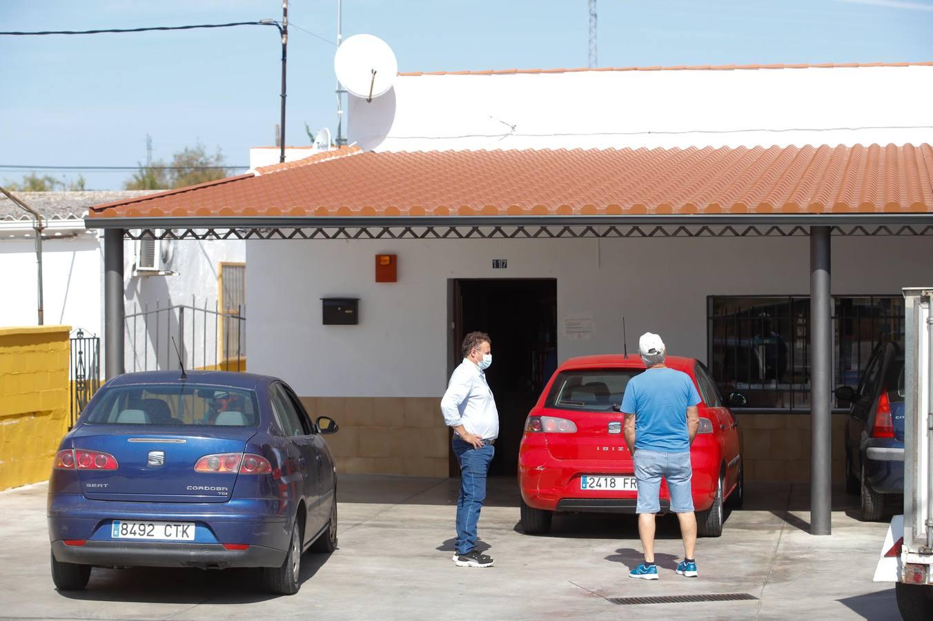 El día a día en Almodóvar del Río y su escalada de contagios, en imágenes