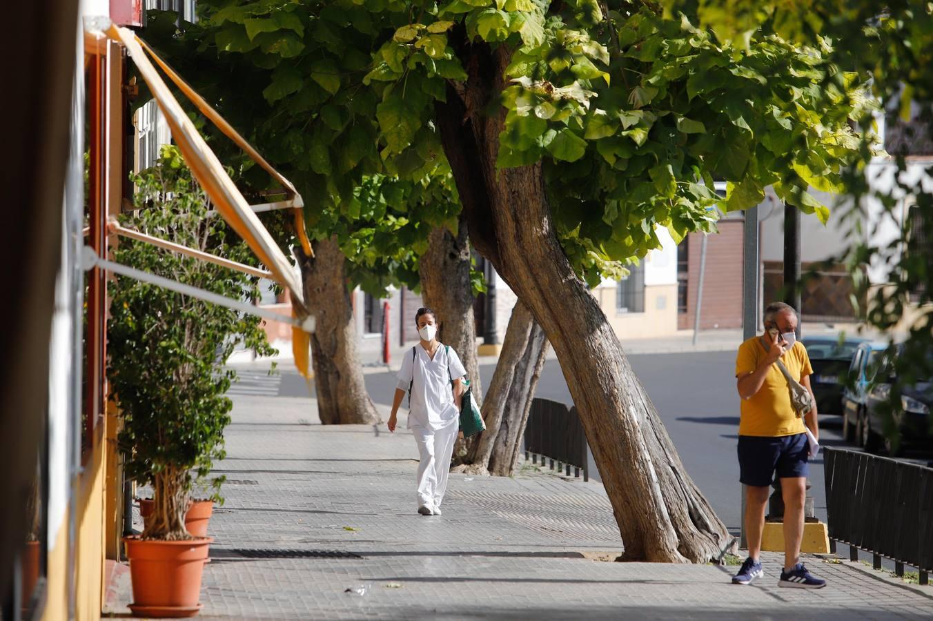 El día a día en Almodóvar del Río y su escalada de contagios, en imágenes