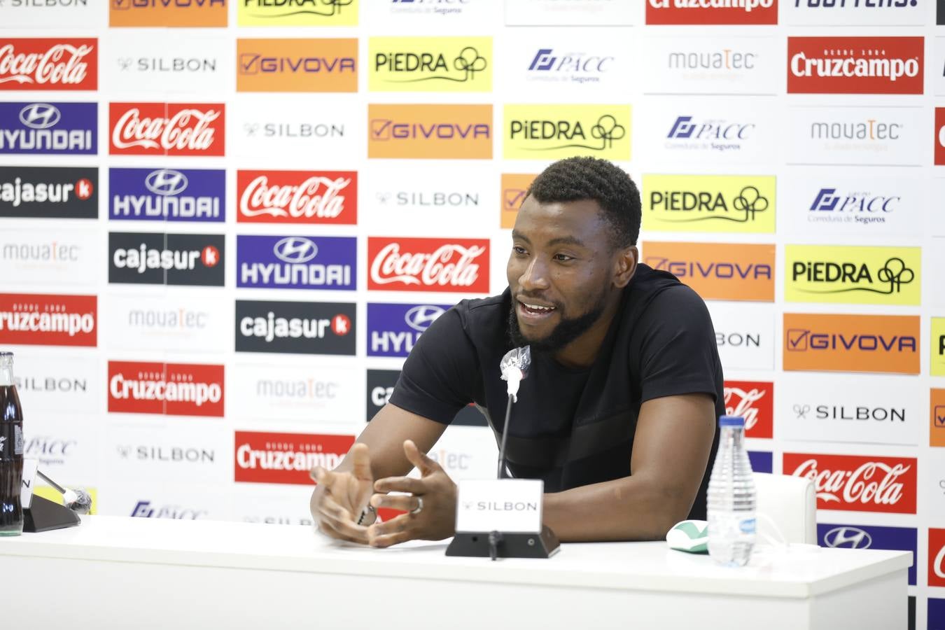 La presentación de Traoré y Álex Robles en el Córdoba CF, en imágenes