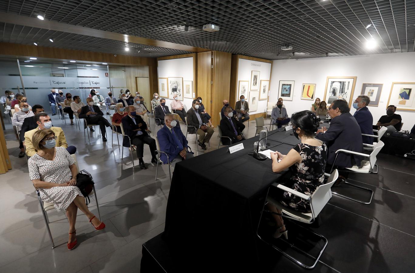 En imágenes, la Fundación Cajasol abre ciclo cultural con la conferencia de Francisco Sánchez Zamorano