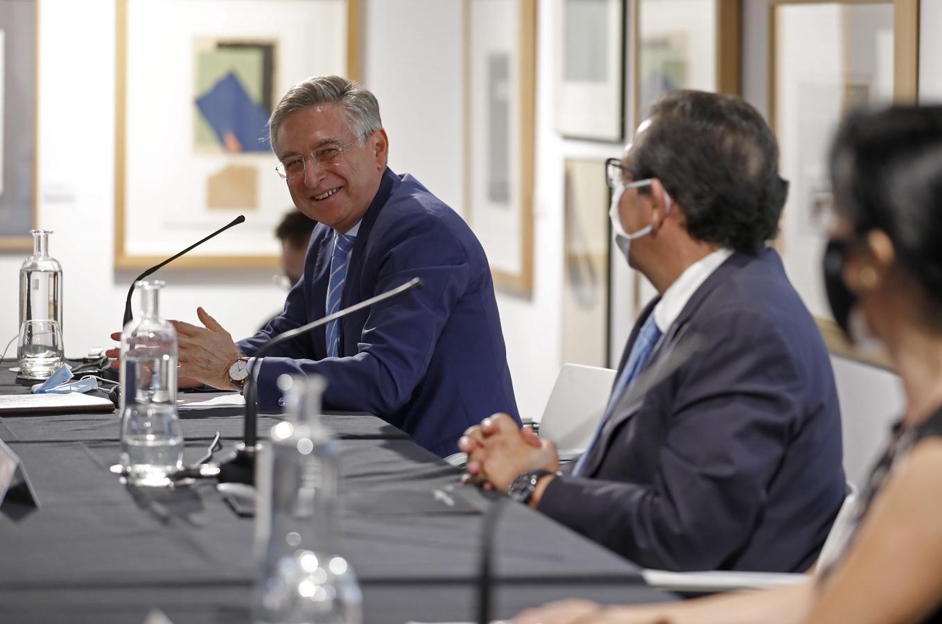 En imágenes, la Fundación Cajasol abre ciclo cultural con la conferencia de Francisco Sánchez Zamorano