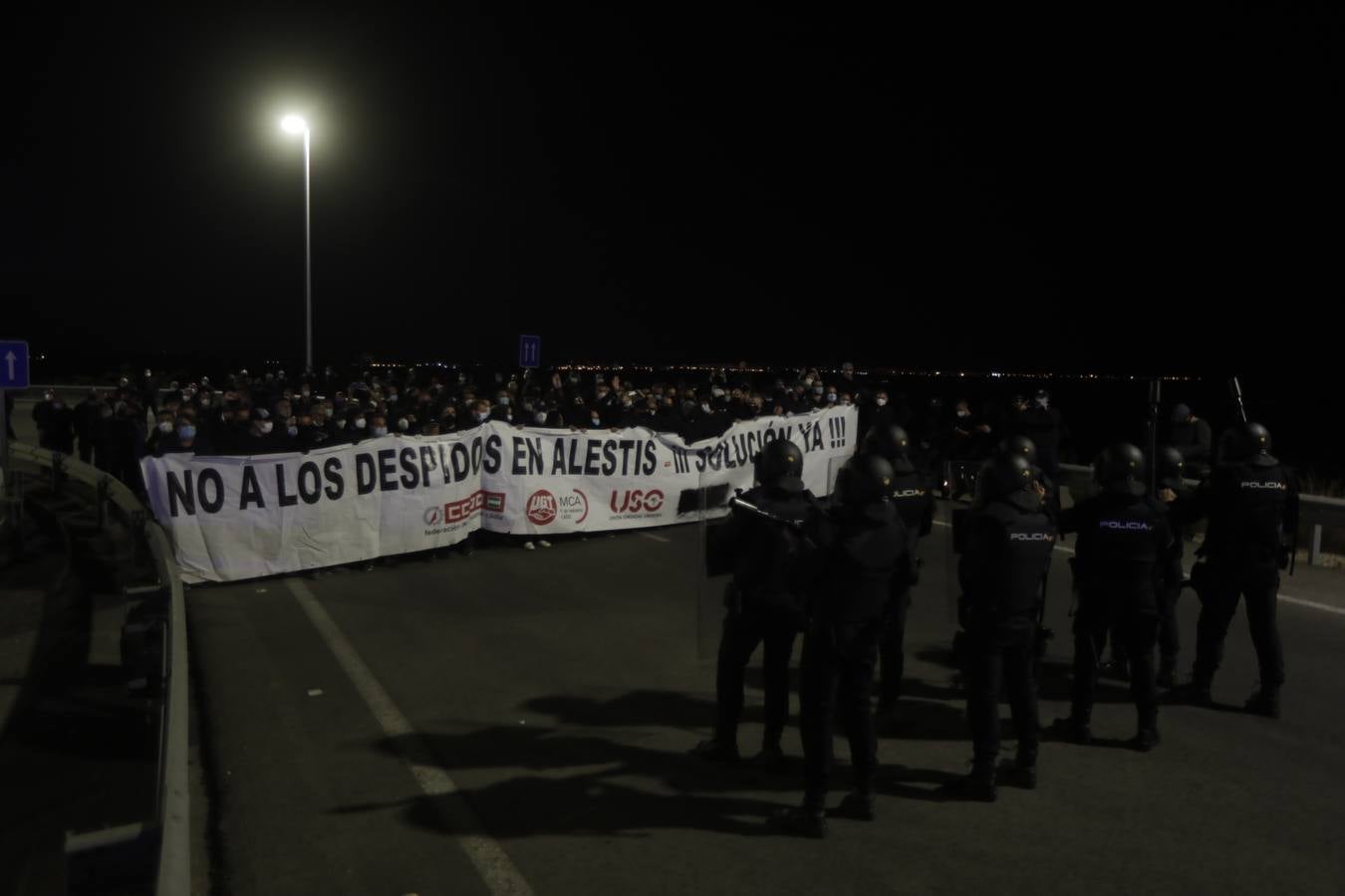 Segundo día de barricadas de la huelga de Alestis