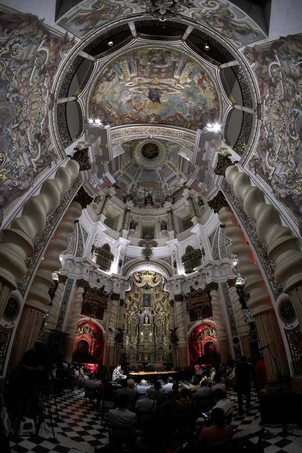 Dorantes muestra su «Identidad» en la Iglesia de San Luis de los Franceses