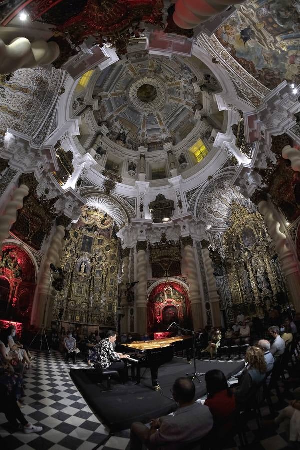 Dorantes muestra su «Identidad» en la Iglesia de San Luis de los Franceses