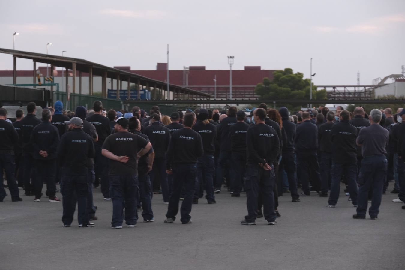 Tercer día de huelga de los trabajadores de Alestis en Cádiz