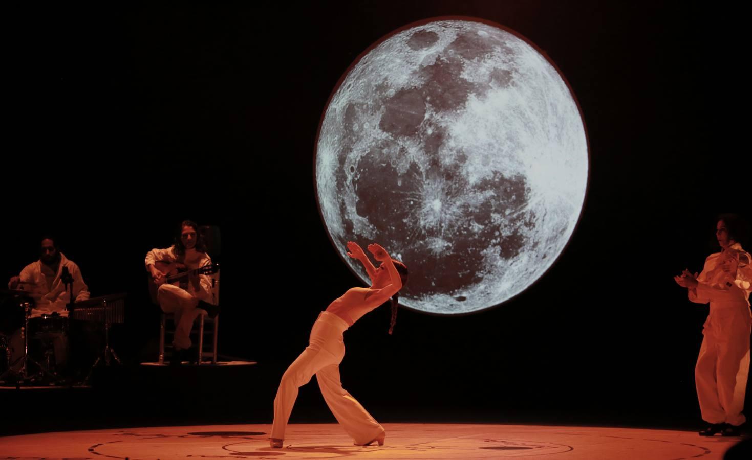 Olga Pericet baila «Un cuerpo infinito» en la Bienal de Flamenco de Sevilla