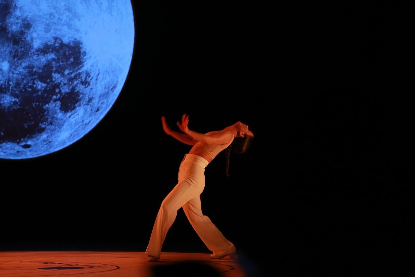 Olga Pericet baila «Un cuerpo infinito» en la Bienal de Flamenco de Sevilla