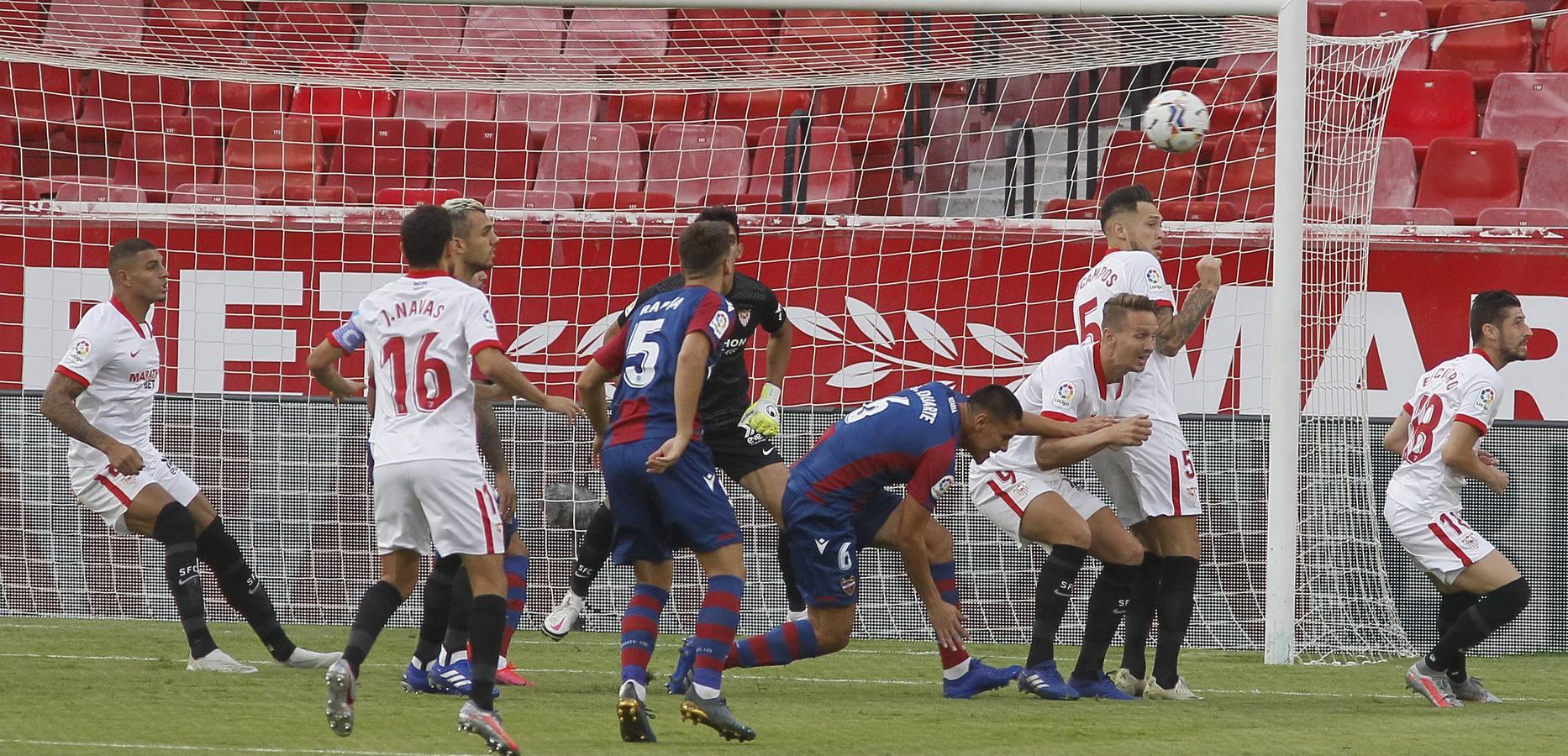 Las mejores imágenes del encuentro entre el Sevilla F.C. y el Levante U.D.