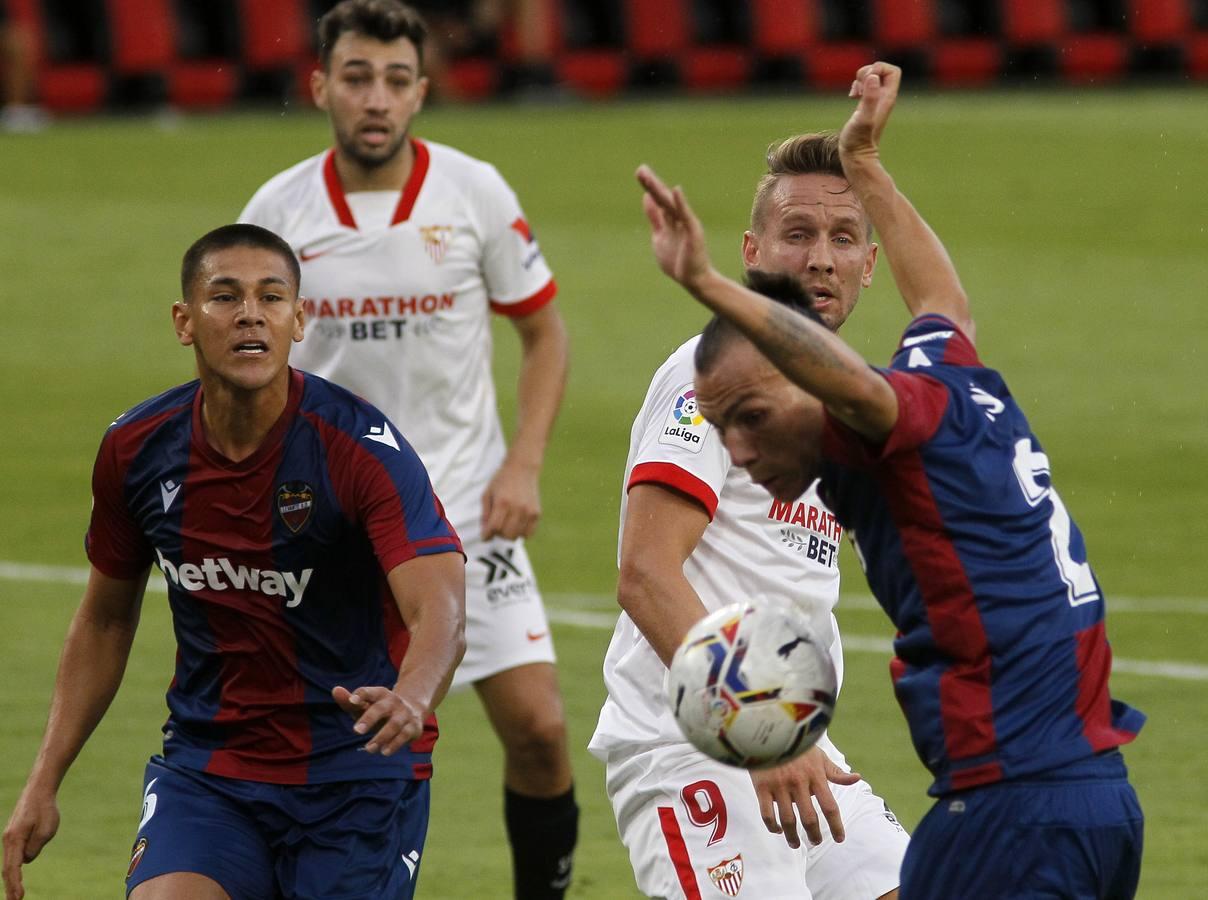 Las mejores imágenes del encuentro entre el Sevilla F.C. y el Levante U.D.