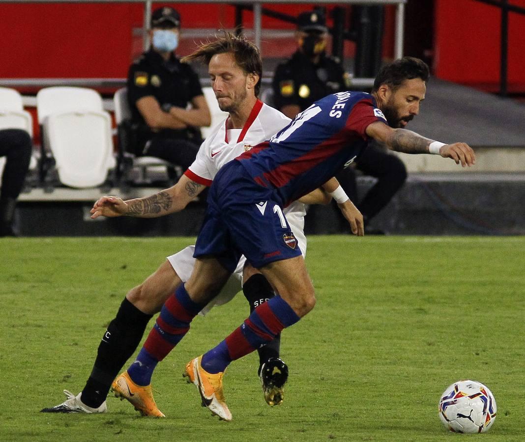 Las mejores imágenes del encuentro entre el Sevilla F.C. y el Levante U.D.