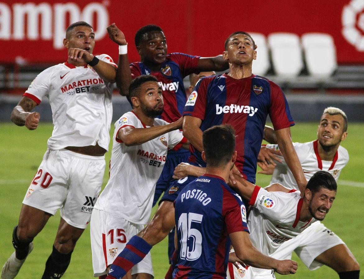 Las mejores imágenes del encuentro entre el Sevilla F.C. y el Levante U.D.